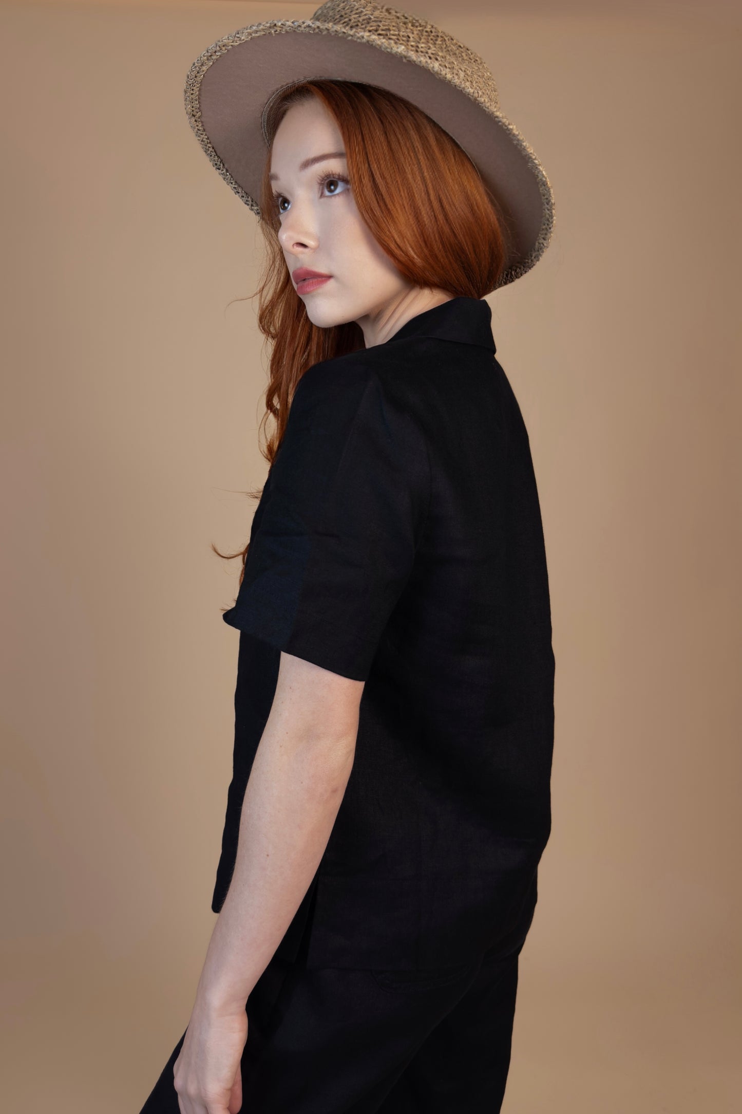 The Lucia Linen Shirt – Noir │ Petite